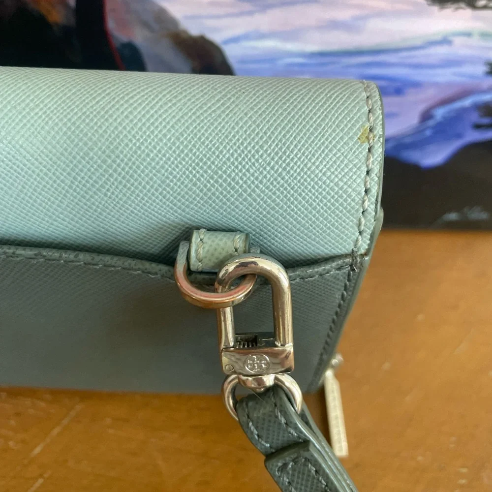 Not For Sale Tory Burch Metallic Envelope Wristlet - Picture 16 of 16